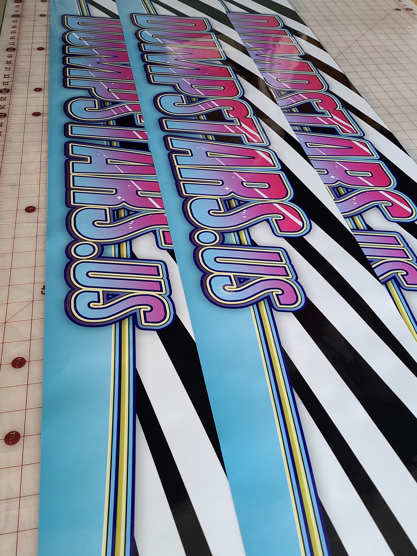 custom digital print car windshield banner with gloss lamination. premium vinyl banner for your car team and club