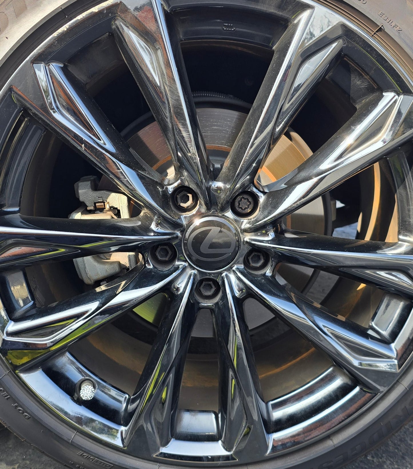 Stealth Wheel Cap Vinyl Overlay | Lexus Logo